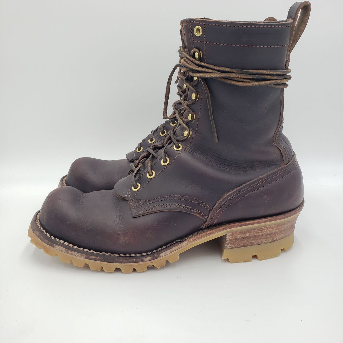 Photo by patinathunderdome on November 1, 2021 of the Nicks Urban Logger in Wickett & Craig Burgundy Oiled Latigo.