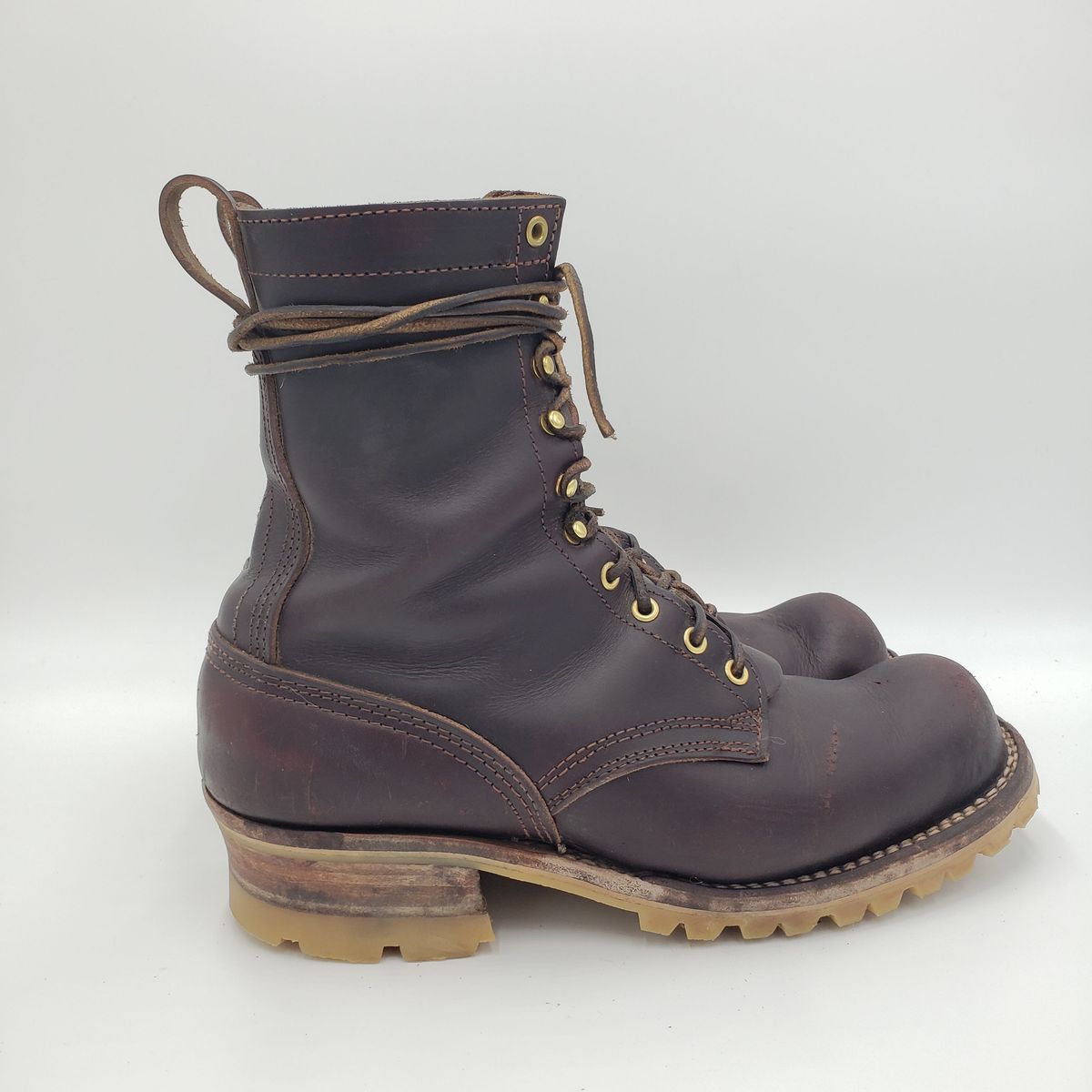 Photo by patinathunderdome on November 1, 2021 of the Nicks Urban Logger in Wickett & Craig Burgundy Oiled Latigo.