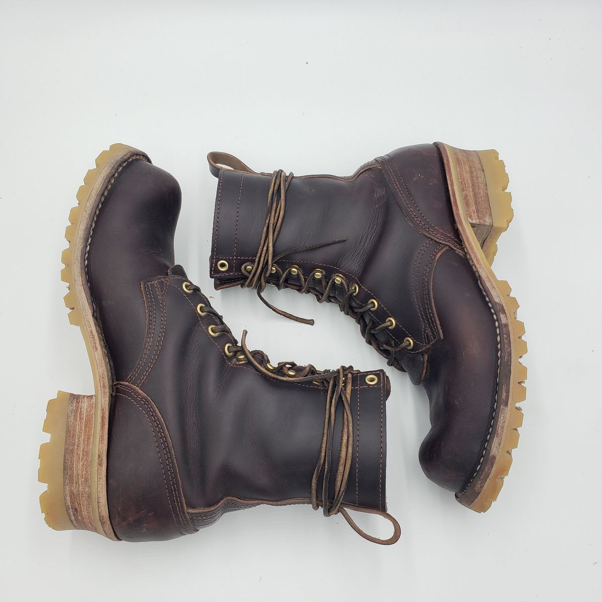 Photo by patinathunderdome on November 1, 2021 of the Nicks Urban Logger in Wickett & Craig Burgundy Oiled Latigo.