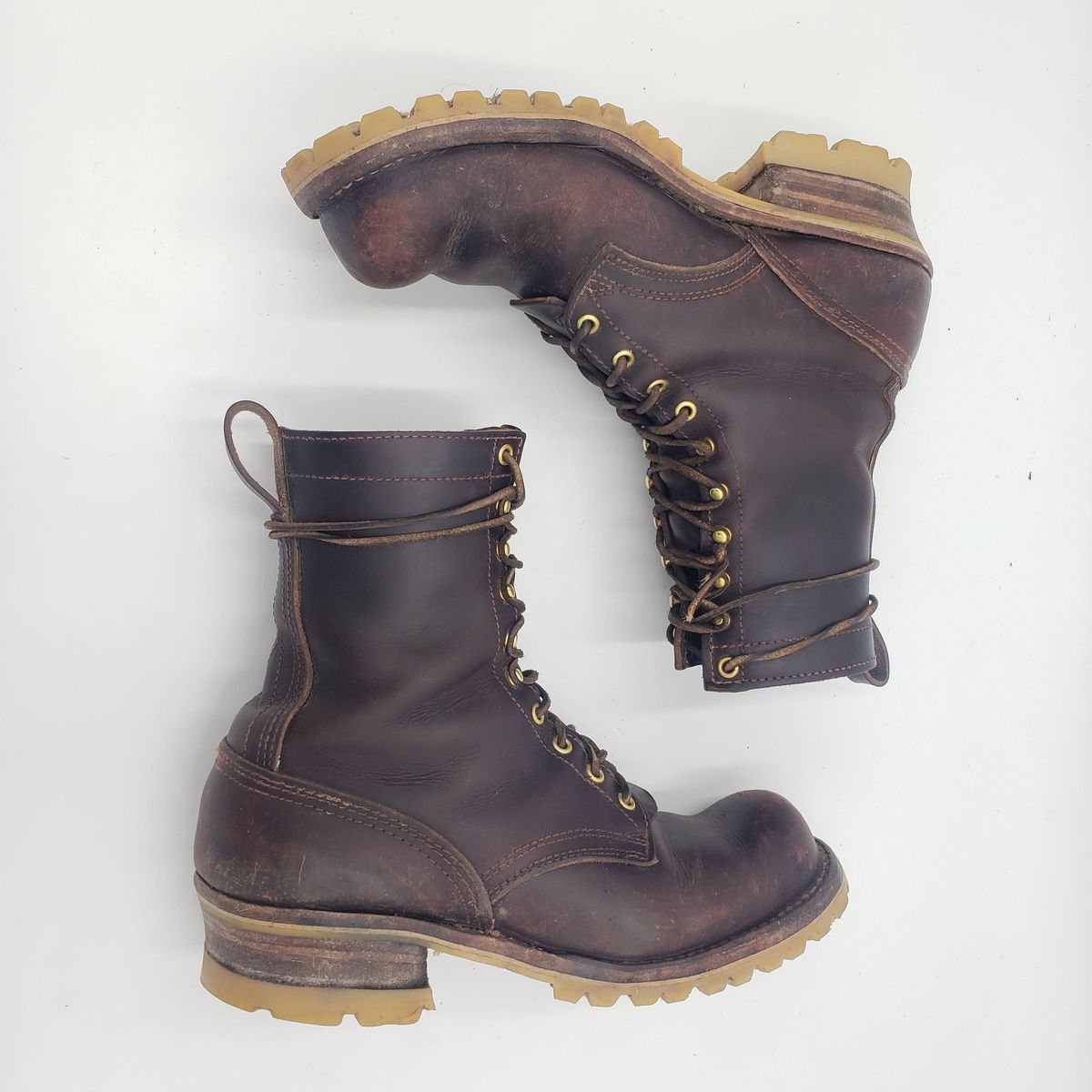 Photo by patinathunderdome on December 2, 2021 of the Nicks Urban Logger in Wickett & Craig Burgundy Oiled Latigo.