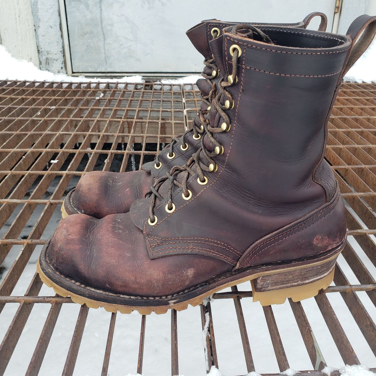 Photo by patinathunderdome on January 6, 2022 of the Nicks Urban Logger in Wickett & Craig Burgundy Oiled Latigo.