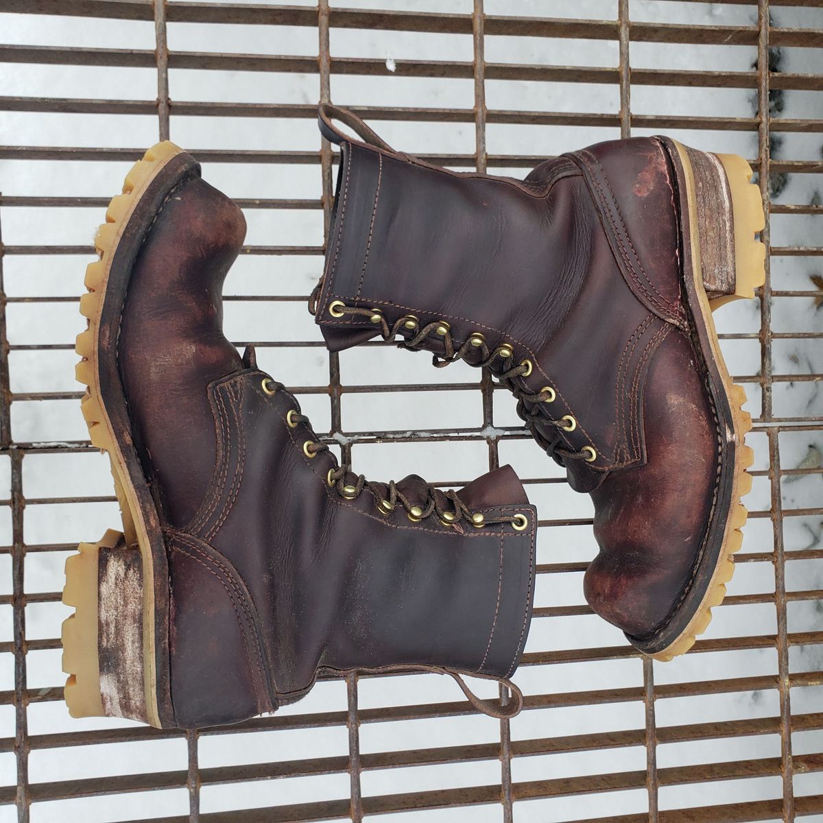Photo by patinathunderdome on January 6, 2022 of the Nicks Urban Logger in Wickett & Craig Burgundy Oiled Latigo.