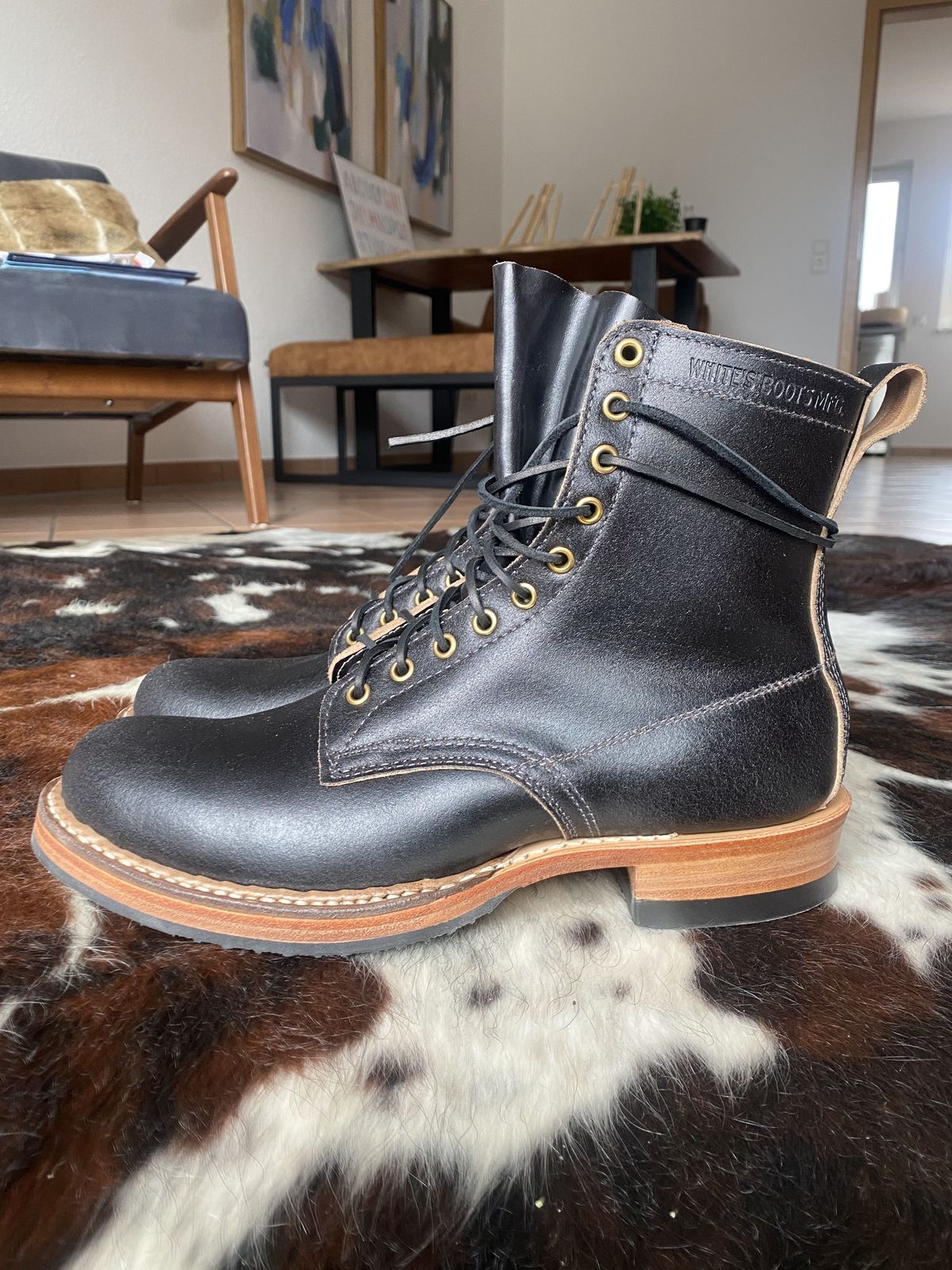 Photo by patinathunderdome on October 3, 2021 of the White's Semi-Dress in Horween Black Waxed Flesh.
