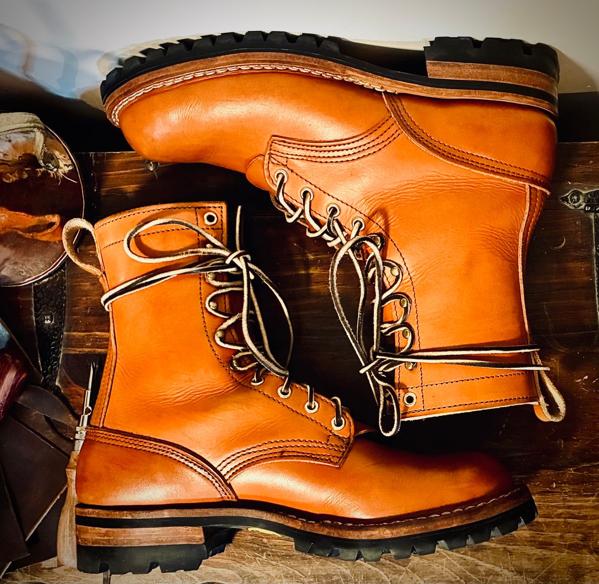 Photo by Stendhalic_Awl on October 1, 2025 of the Nicks Overlander in Wickett & Craig Tan English Bridle.