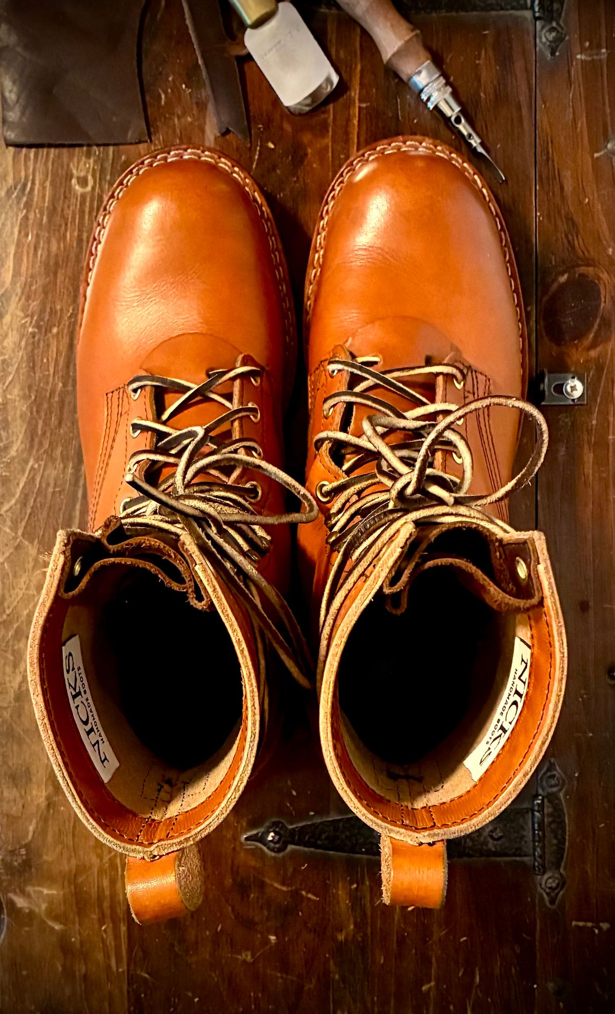 Photo by Stendhalic_Awl on October 1, 2025 of the Nicks Overlander in Wickett & Craig Tan English Bridle.