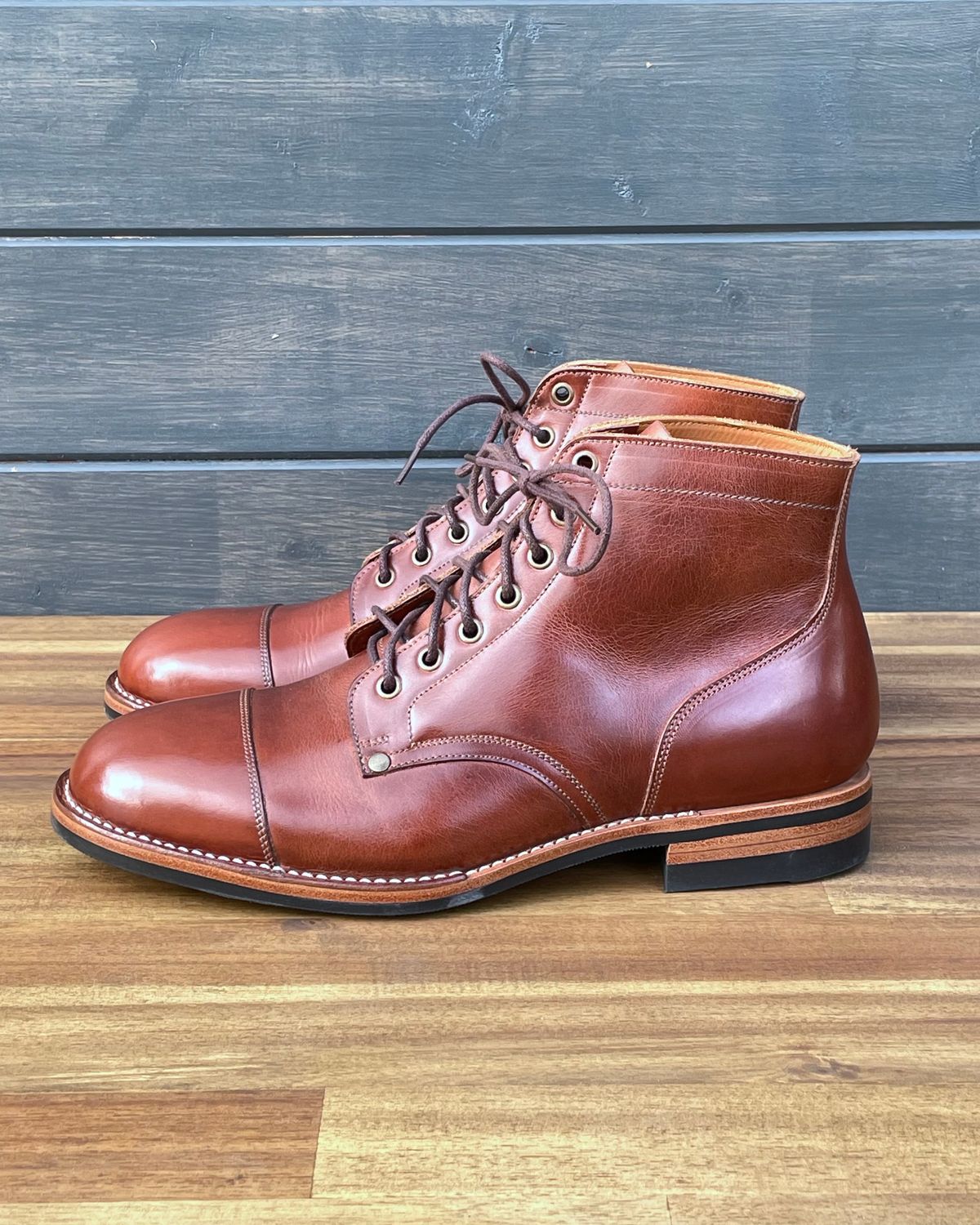 Photo by erlaiz on October 1, 2023 of the Midas Service Boot in Indonesian Medium Brown Pull Up.