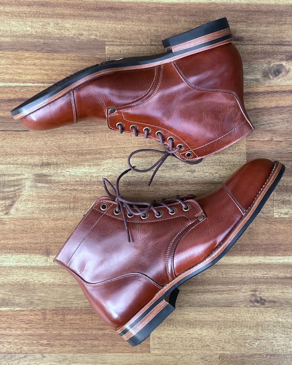 Photo by erlaiz on October 1, 2023 of the Midas Service Boot in Indonesian Medium Brown Pull Up.