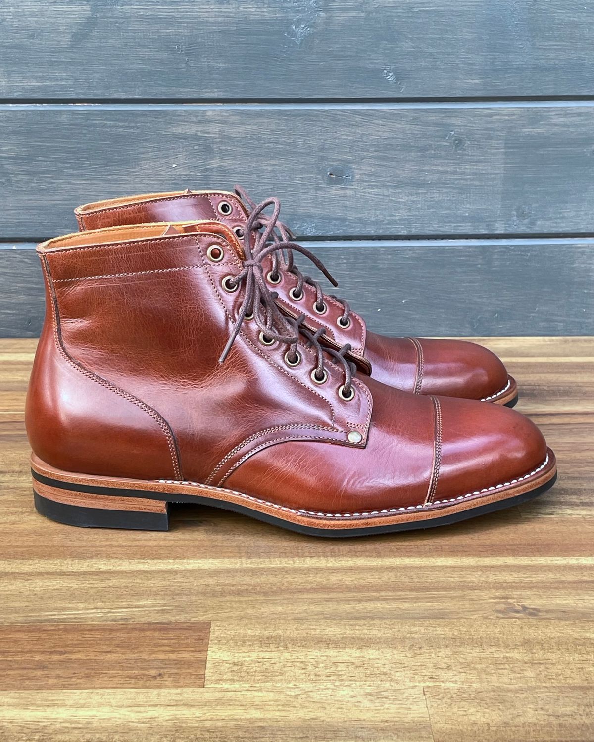 Photo by erlaiz on October 1, 2023 of the Midas Service Boot in Indonesian Medium Brown Pull Up.