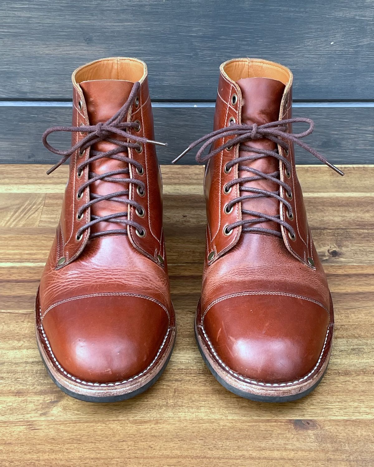 Photo by erlaiz on November 3, 2023 of the Midas Service Boot in Indonesian Medium Brown Pull Up.