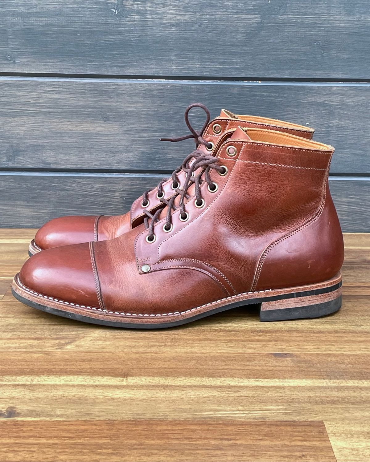 Photo by erlaiz on November 3, 2023 of the Midas Service Boot in Indonesian Medium Brown Pull Up.