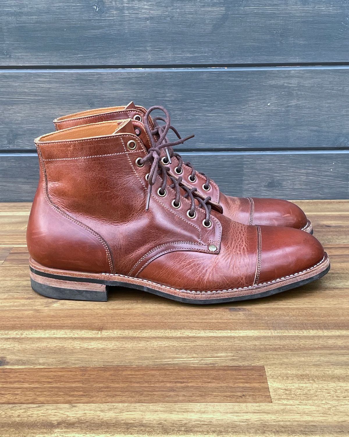 Photo by erlaiz on November 3, 2023 of the Midas Service Boot in Indonesian Medium Brown Pull Up.