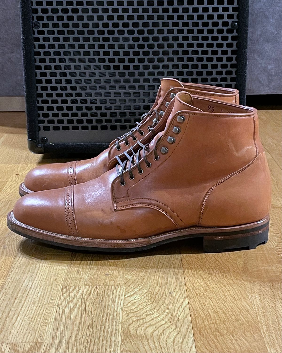 Photo by erlaiz on December 5, 2023 of the Viberg Service Boot in Maryam Bruciato TPR Horsebutt.