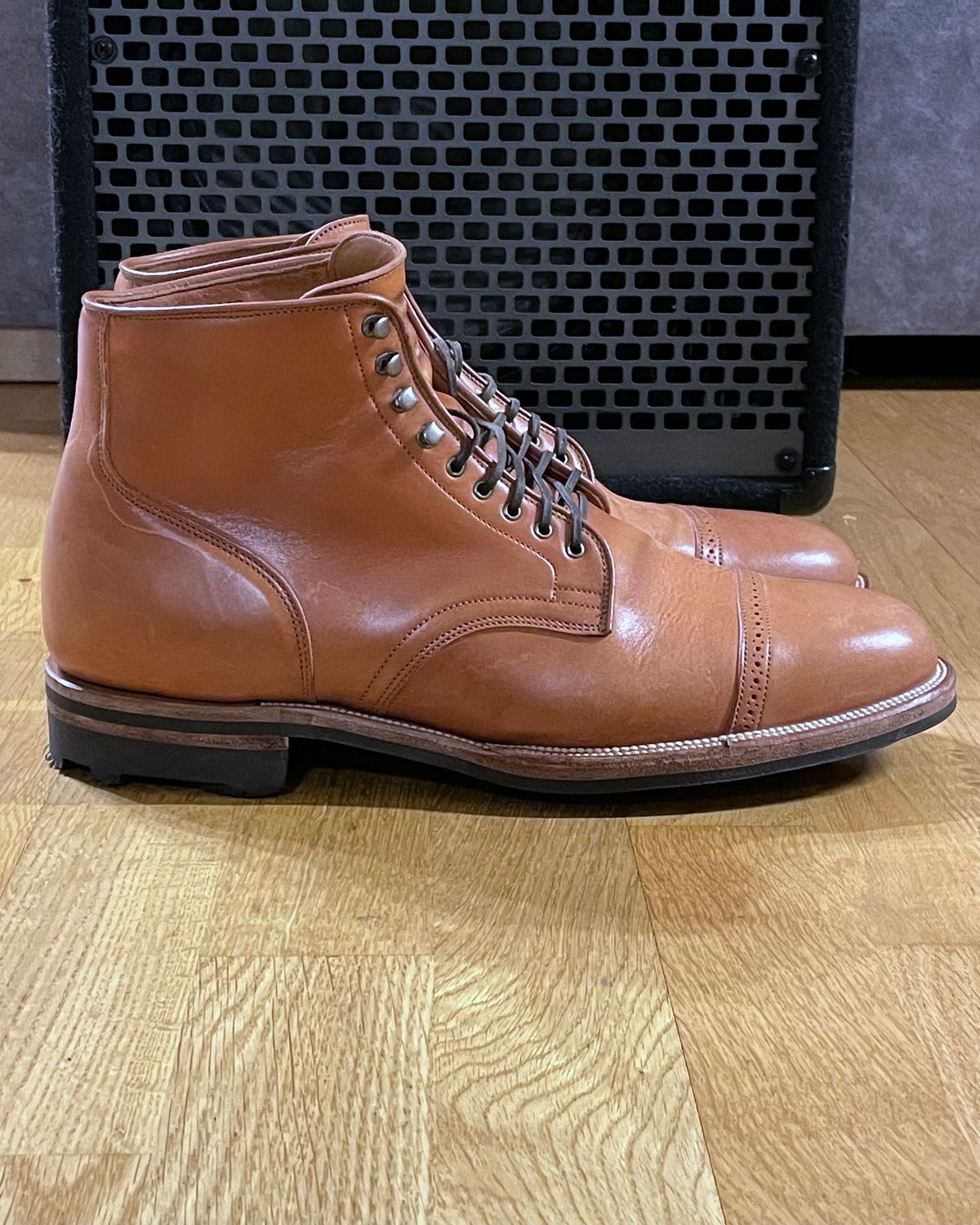 Photo by erlaiz on December 5, 2023 of the Viberg Service Boot in Maryam Bruciato TPR Horsebutt.