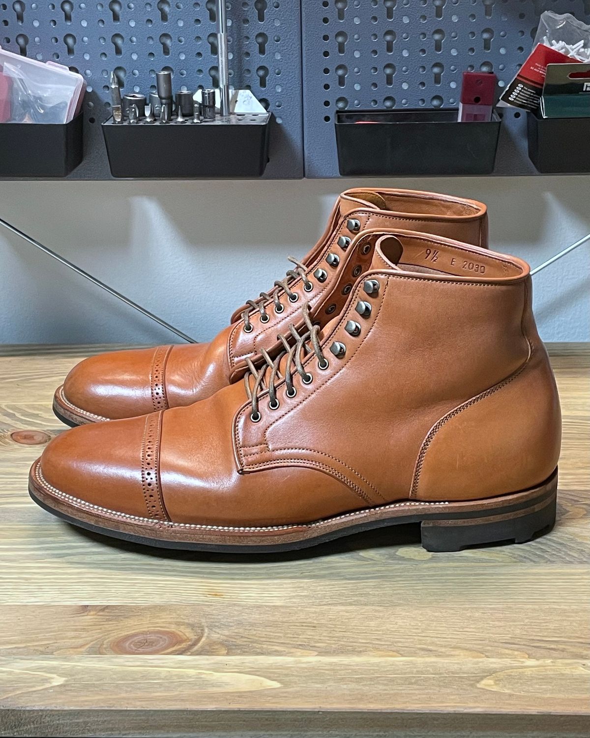Photo by erlaiz on April 5, 2024 of the Viberg Service Boot in Maryam Bruciato TPR Horsebutt.