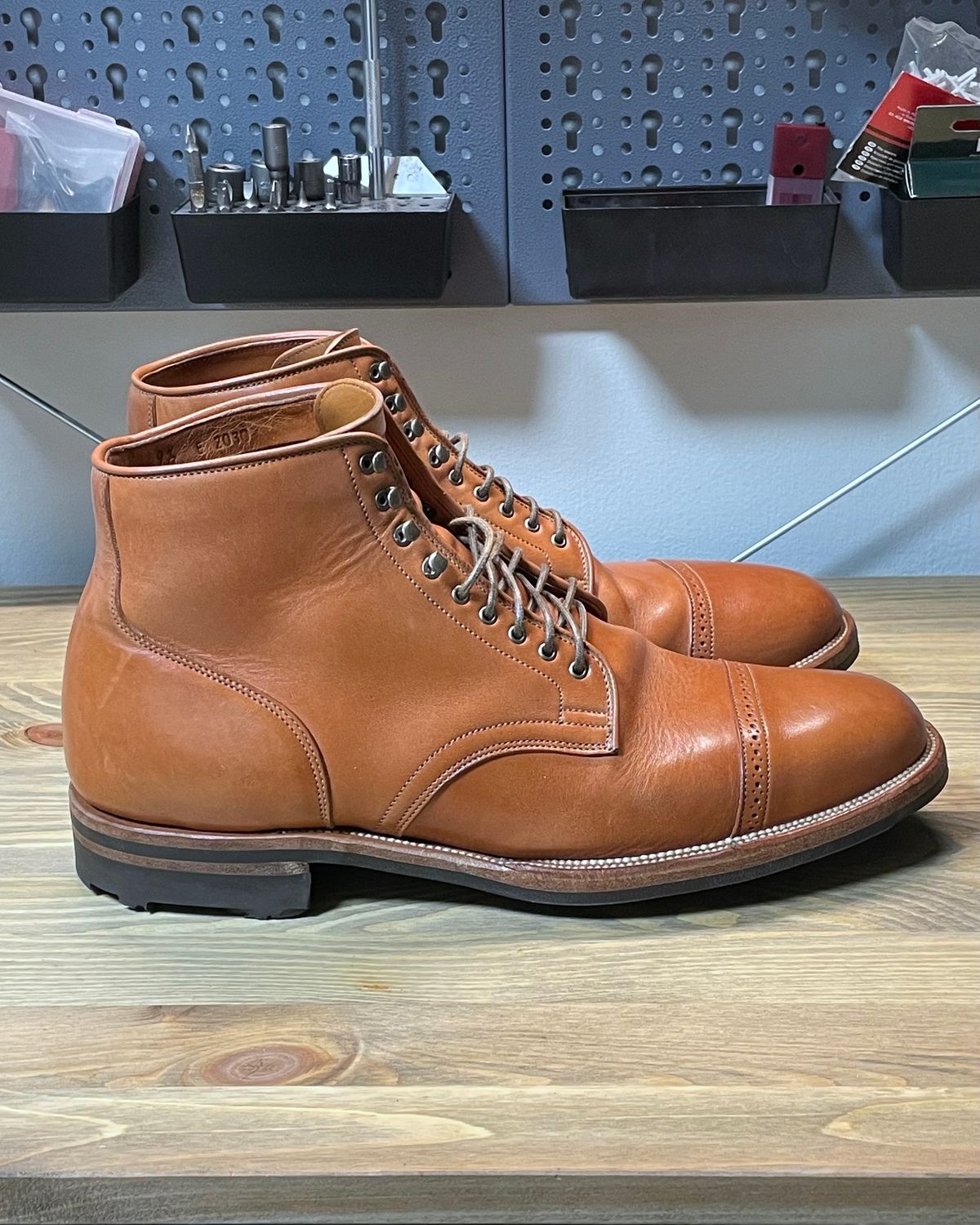 Photo by erlaiz on April 5, 2024 of the Viberg Service Boot in Maryam Bruciato TPR Horsebutt.
