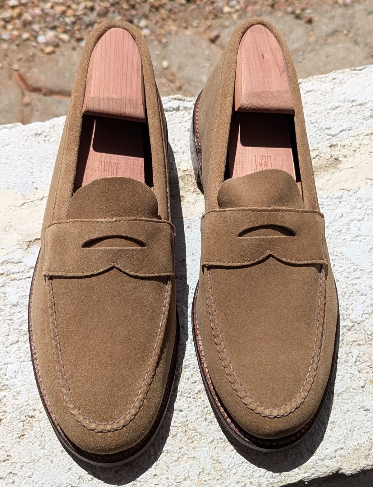 Photo by botasblancas on June 18, 2024 of the Alden Leisure Handsewn Penny Loafer in Tan Suede.