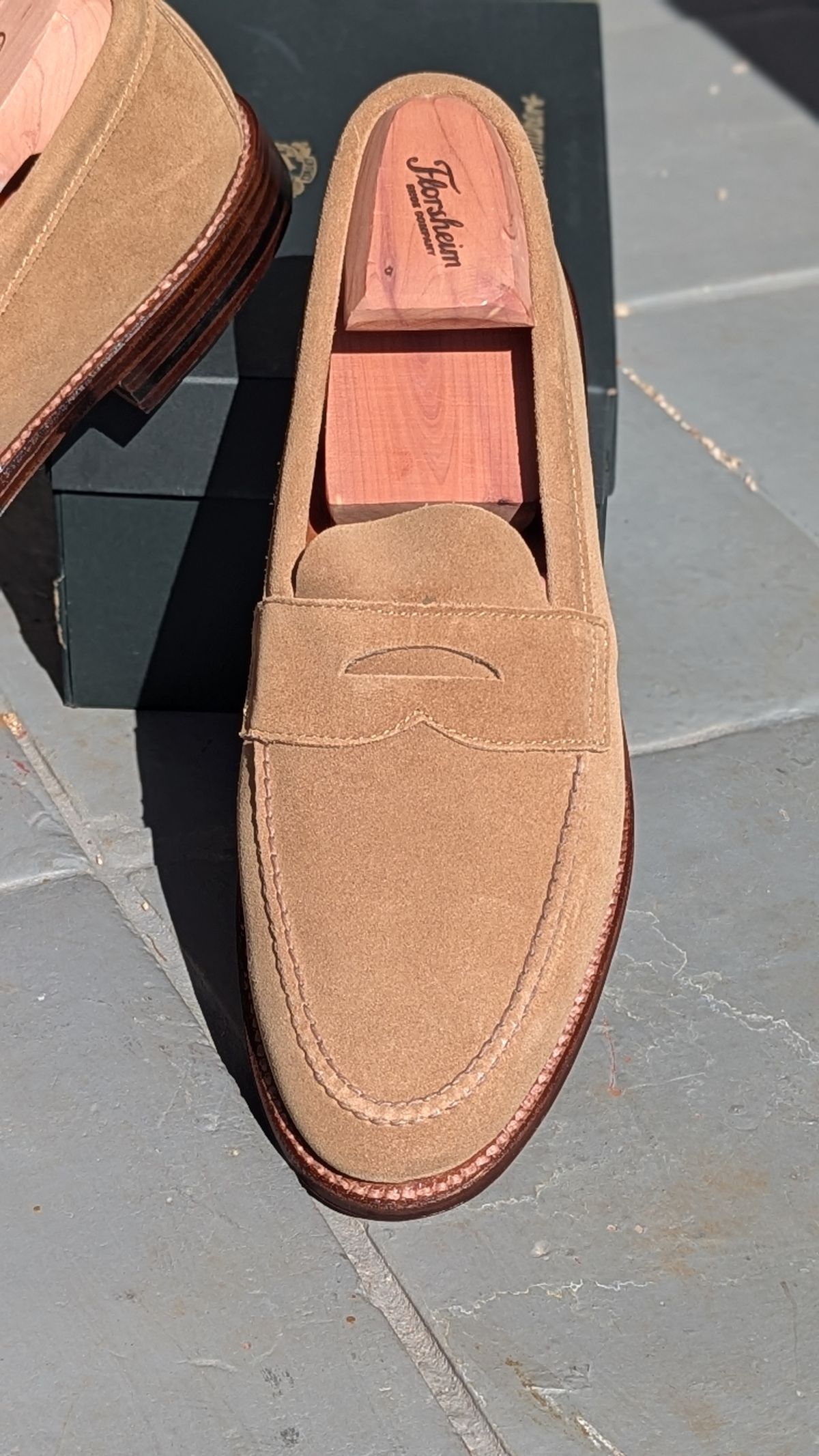 Photo by botasblancas on June 19, 2024 of the Alden Leisure Handsewn Penny Loafer in Tan Suede.