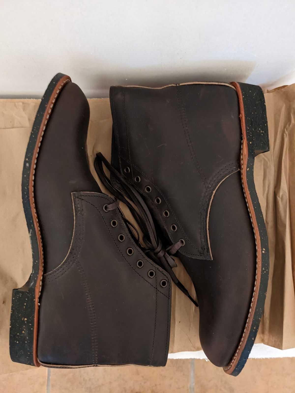 Photo by botasblancas on November 9, 2022 of the Red Wing Merchant in S.B. Foot Ebony Harness.