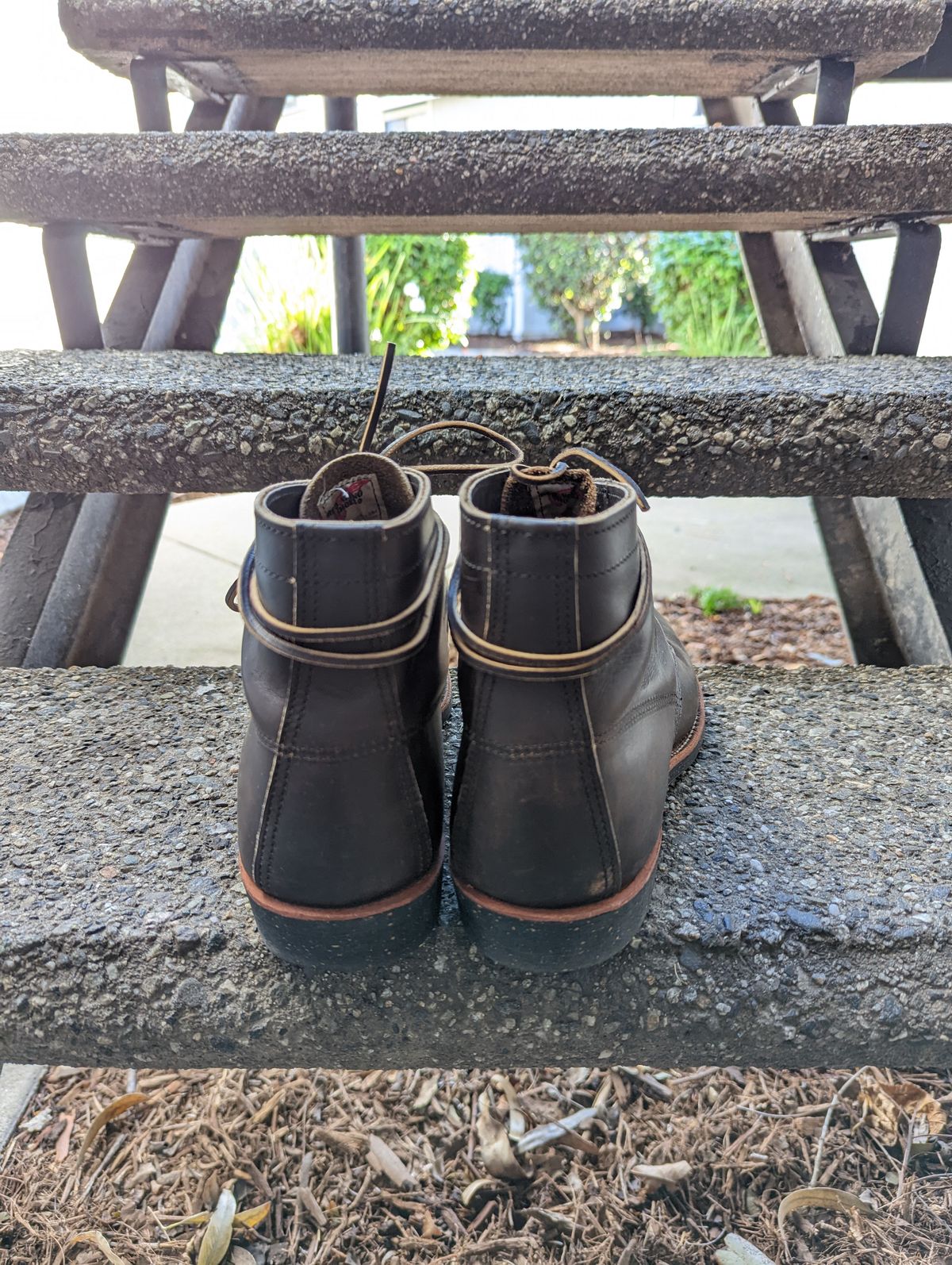 Photo by botasblancas on December 3, 2022 of the Red Wing Merchant in S.B. Foot Ebony Harness.