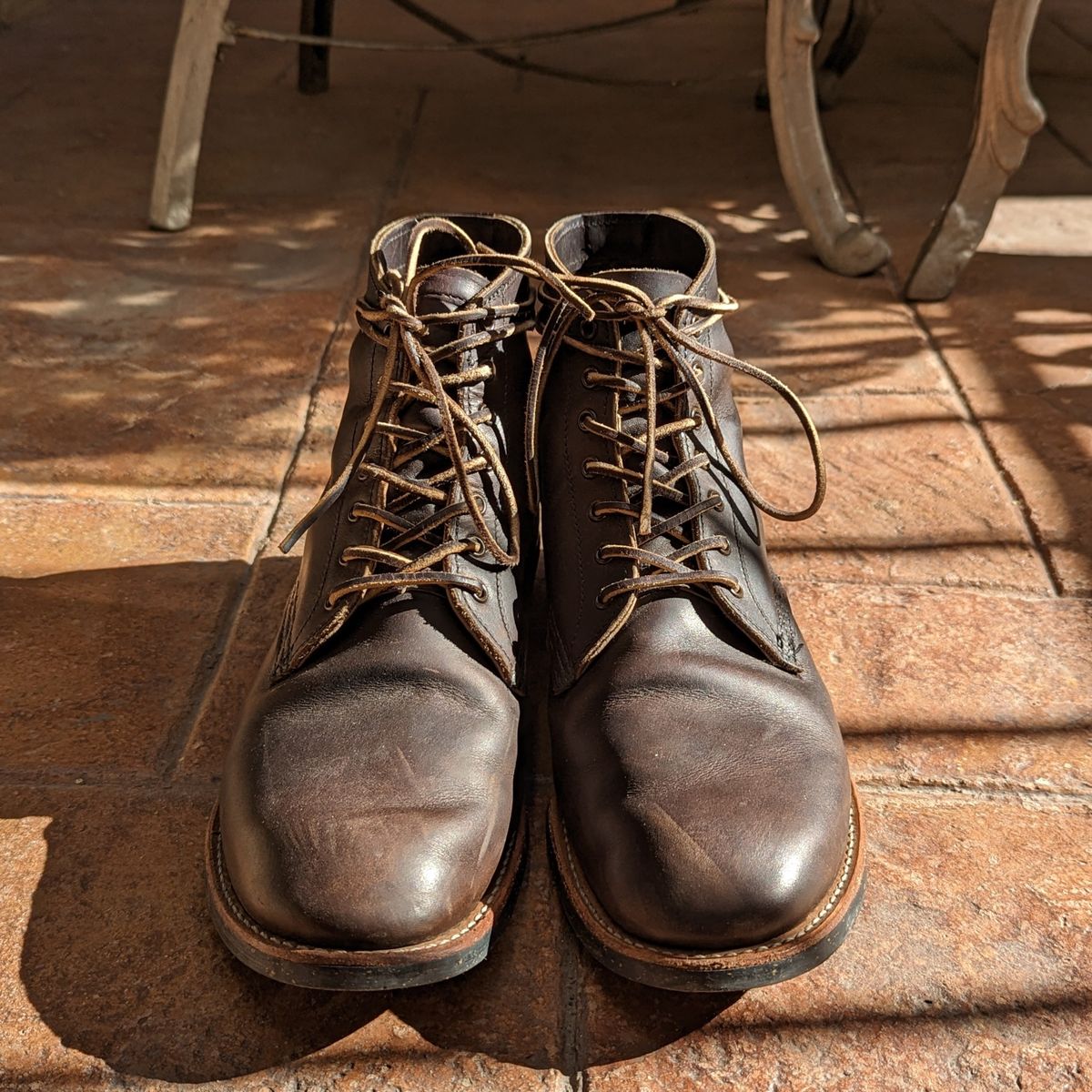 Photo by botasblancas on March 3, 2023 of the Red Wing Merchant in S.B. Foot Ebony Harness.