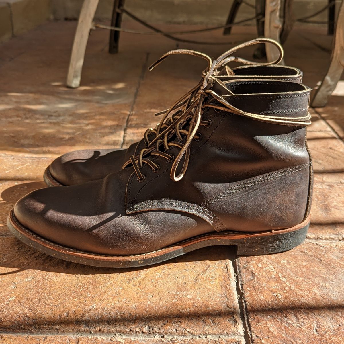 Photo by botasblancas on March 3, 2023 of the Red Wing Merchant in S.B. Foot Ebony Harness.