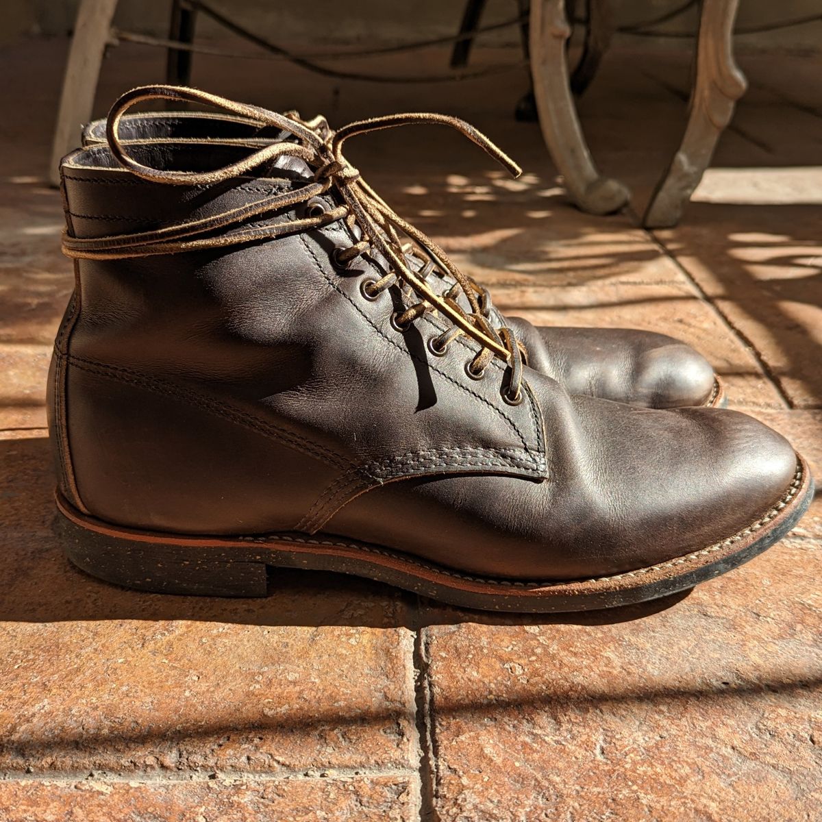 Photo by botasblancas on March 3, 2023 of the Red Wing Merchant in S.B. Foot Ebony Harness.