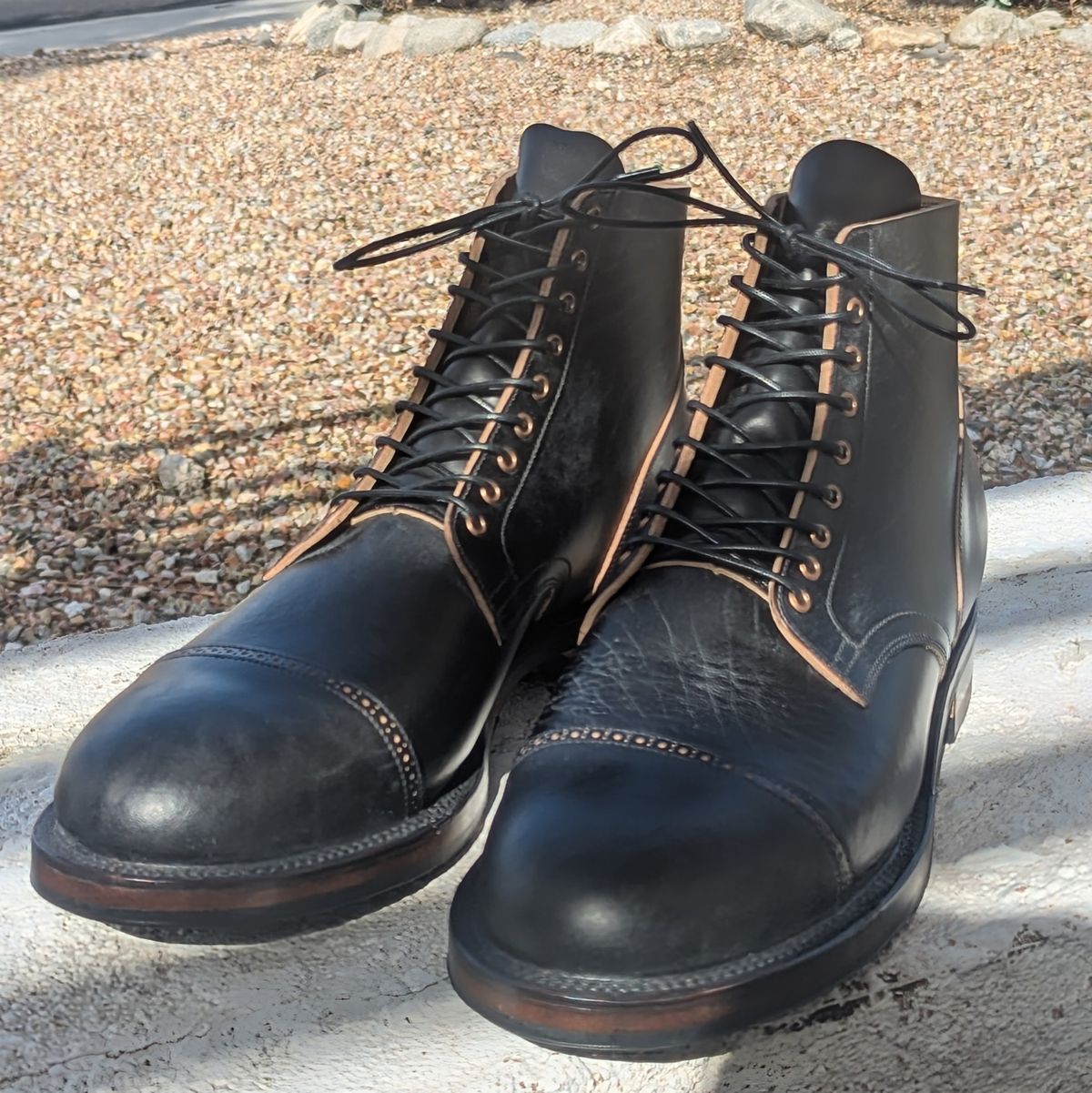 Photo by botasblancas on March 13, 2025 of the Viberg Service Boot BCT in Horween Black Teacore Double Cordavan Butts.