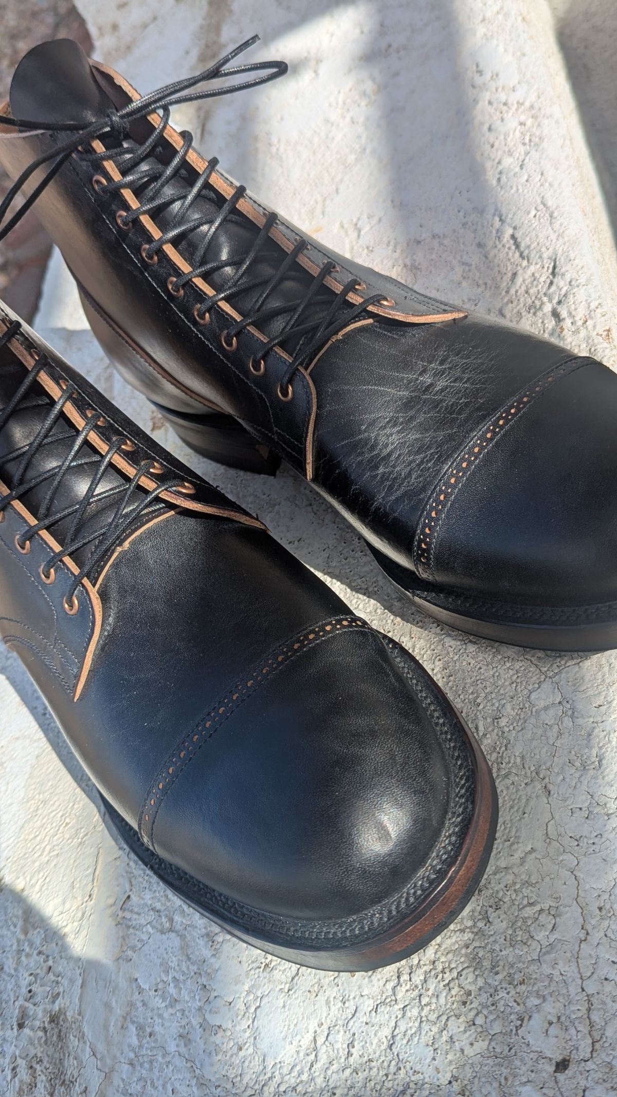 Photo by botasblancas on March 13, 2025 of the Viberg Service Boot BCT in Horween Black Teacore Double Cordavan Butts.