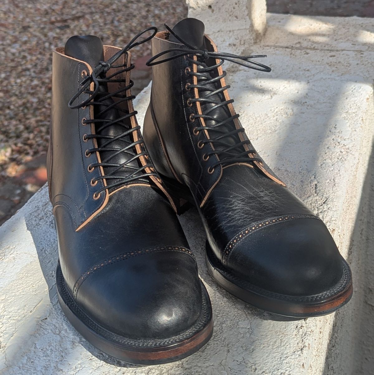 Photo by botasblancas on March 13, 2025 of the Viberg Service Boot BCT in Horween Black Teacore Double Cordavan Butts.