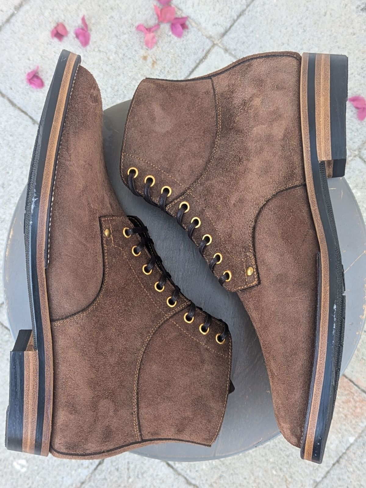 Photo by botasblancas on October 3, 2024 of the Østmo Type I in Seidel Mocha Oil Tan Roughout.
