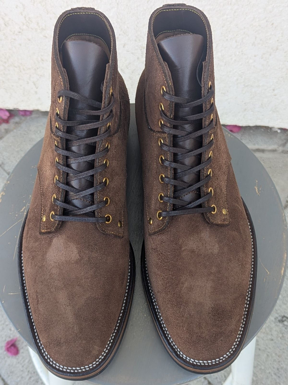 Photo by botasblancas on October 3, 2024 of the Østmo Type I in Seidel Mocha Oil Tan Roughout.