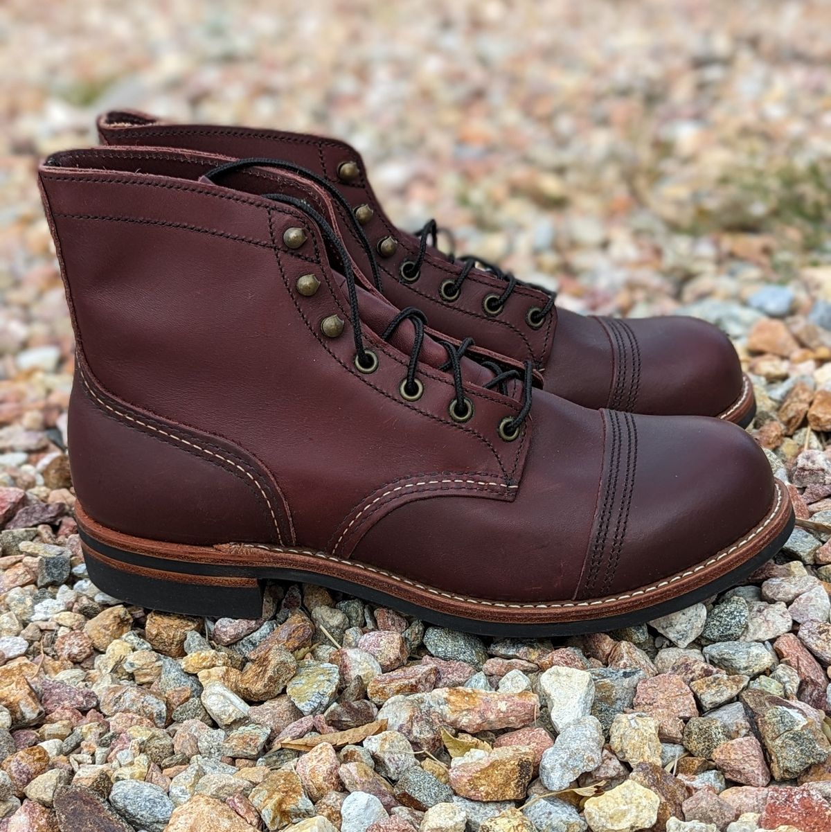 Photo by botasblancas on December 21, 2023 of the Red Wing Iron Ranger in S.B. Foot Oxblood Mesa.