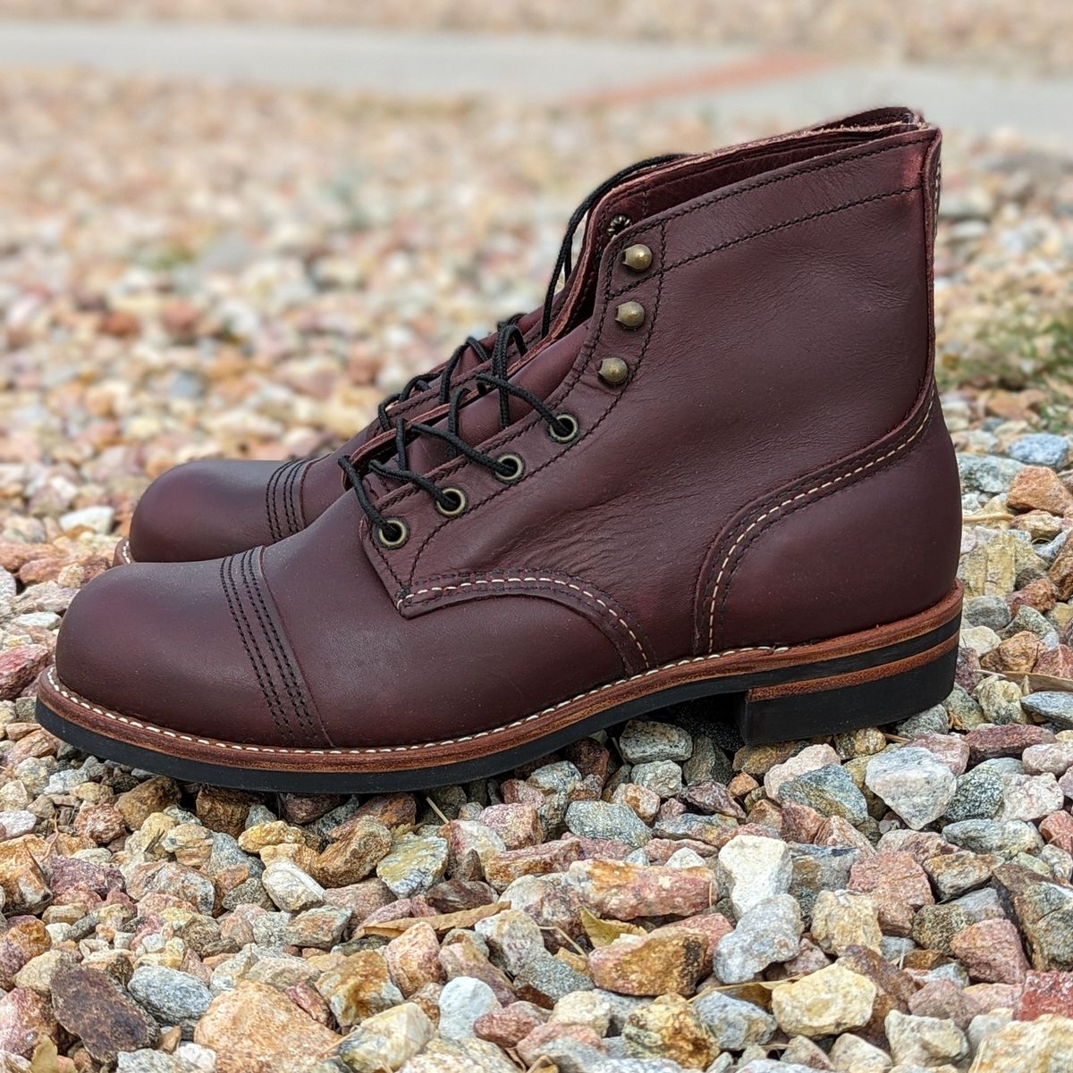 Photo by botasblancas on December 21, 2023 of the Red Wing Iron Ranger in S.B. Foot Oxblood Mesa.