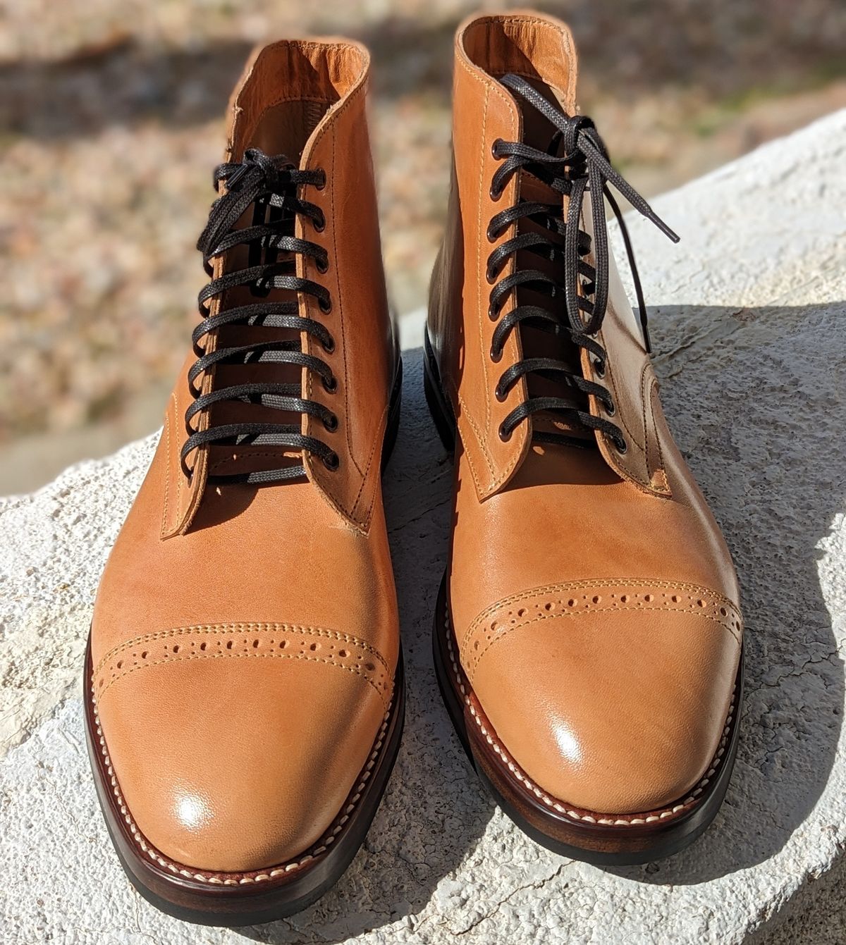 Photo by botasblancas on February 16, 2024 of the Oak Street Bootmakers Lakeshore Boot in Maryam Natural Horsebutt.