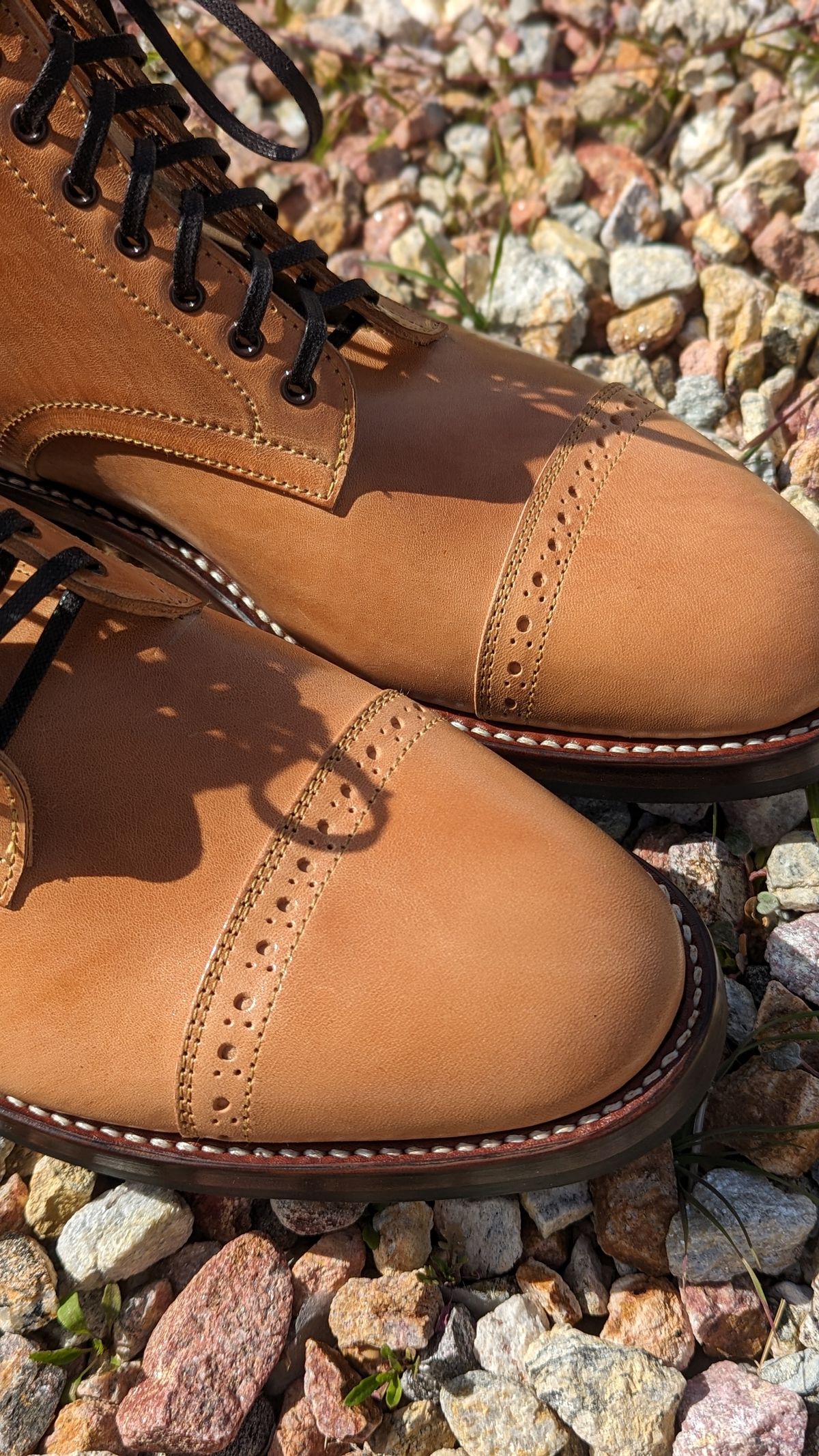 Photo by botasblancas on February 16, 2024 of the Oak Street Bootmakers Lakeshore Boot in Maryam Natural Horsebutt.