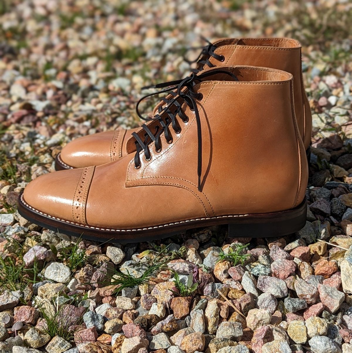 Photo by botasblancas on February 16, 2024 of the Oak Street Bootmakers Lakeshore Boot in Maryam Natural Horsebutt.