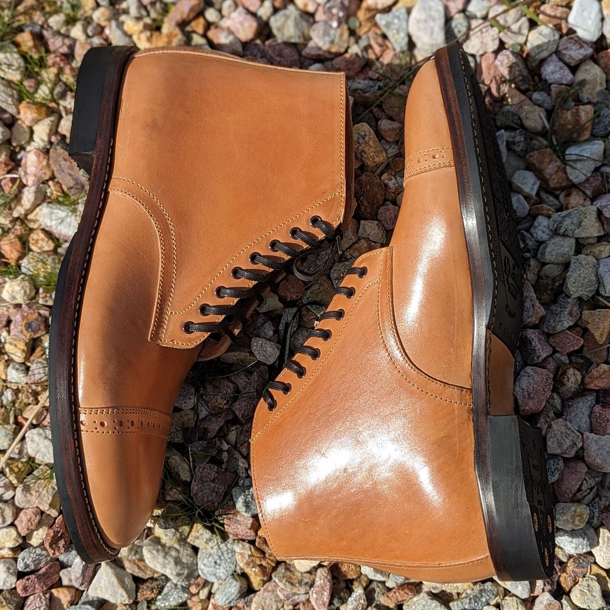 Photo by botasblancas on February 16, 2024 of the Oak Street Bootmakers Lakeshore Boot in Maryam Natural Horsebutt.