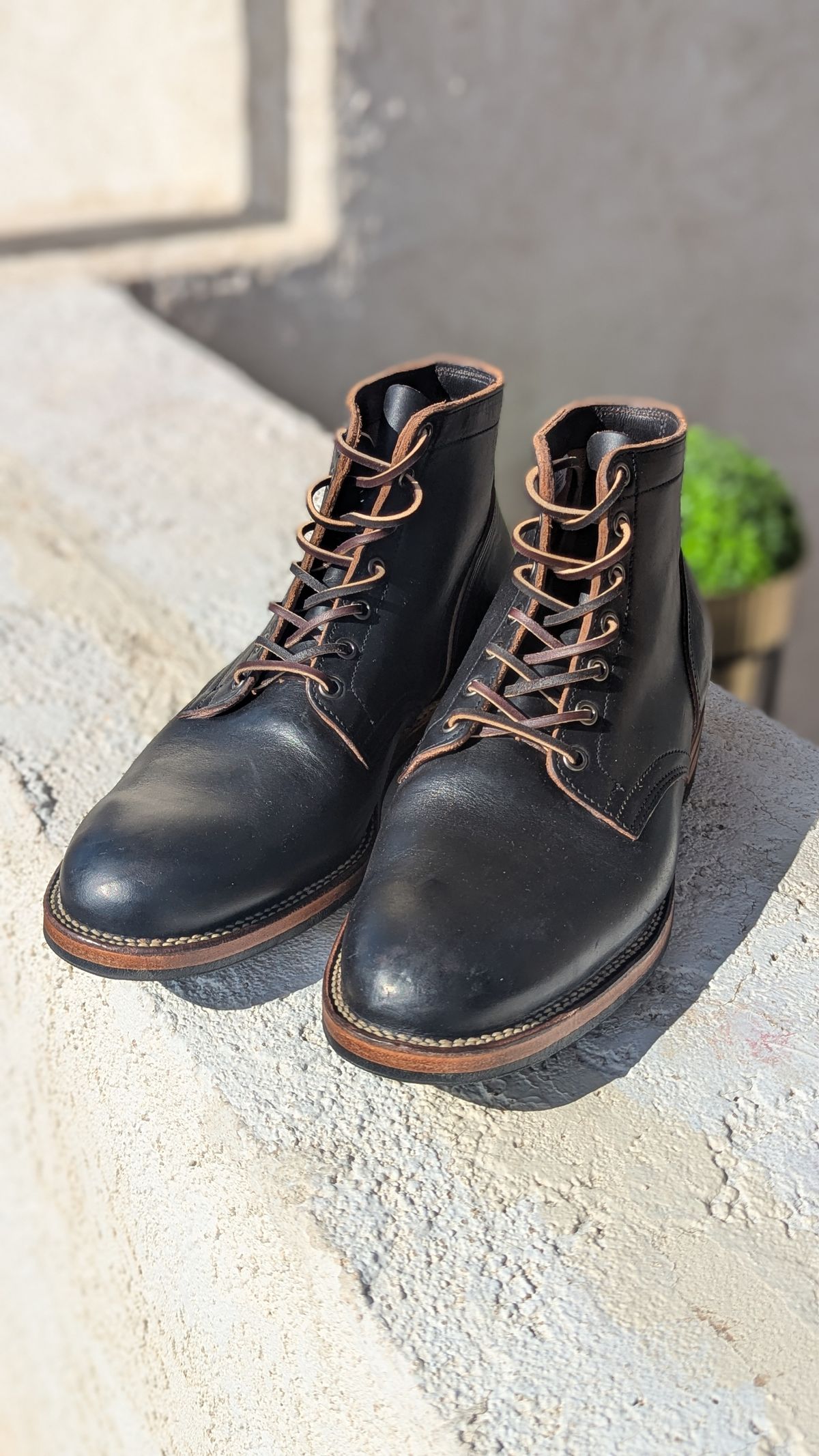 Photo by botasblancas on May 27, 2025 of the Viberg Service Boot in Horween Black Chromexcel.