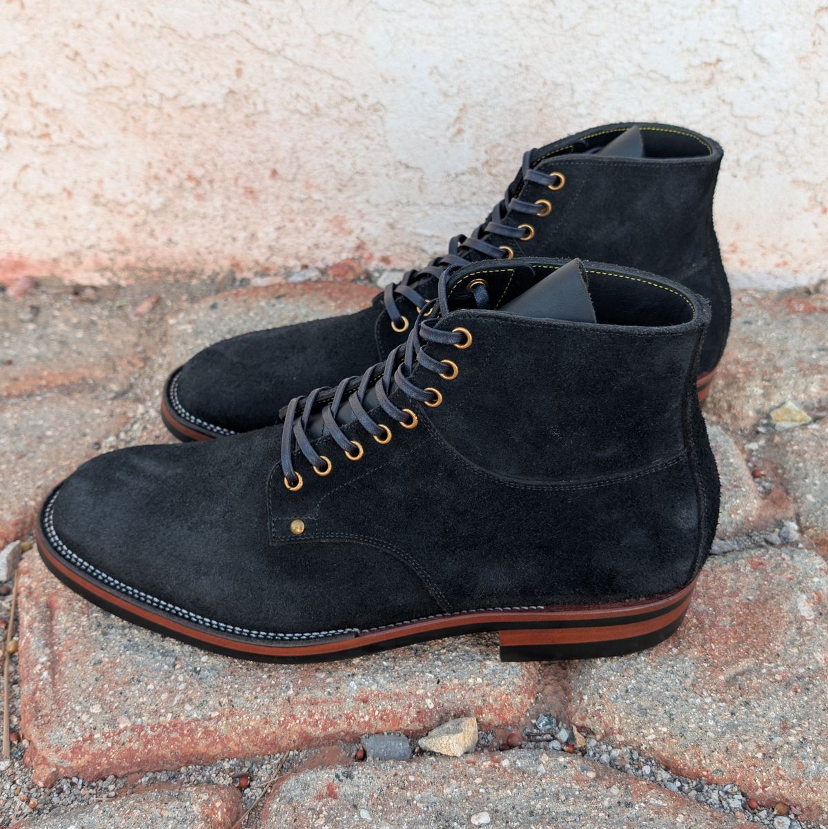 Photo by botasblancas on September 16, 2025 of the Østmo Type I in Seidel Black Oil Tan Roughout.