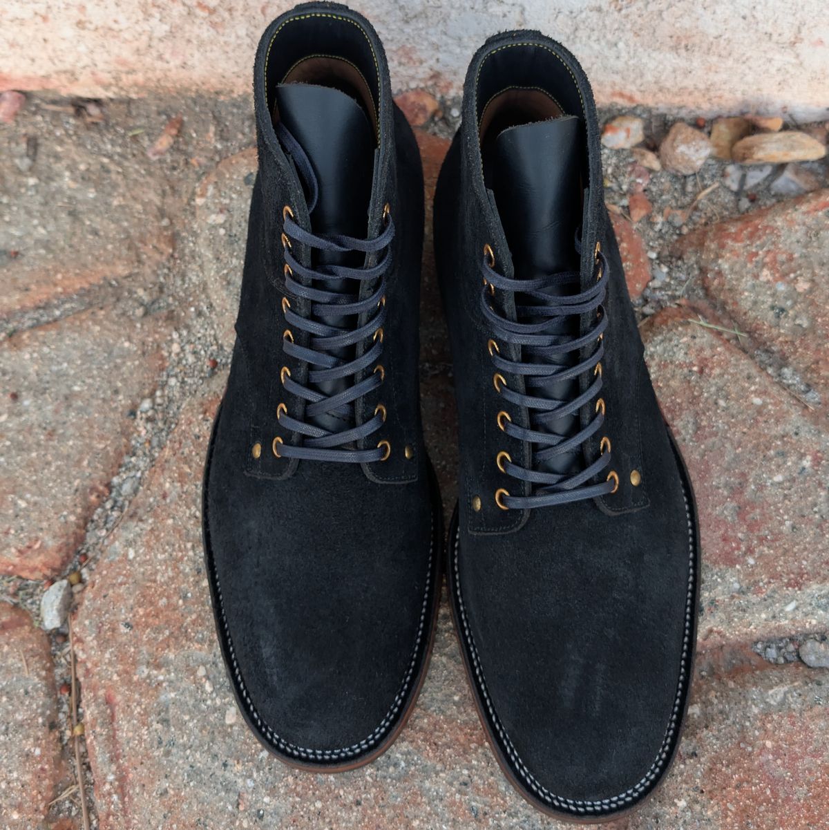Photo by botasblancas on September 16, 2025 of the Østmo Type I in Seidel Black Oil Tan Roughout.