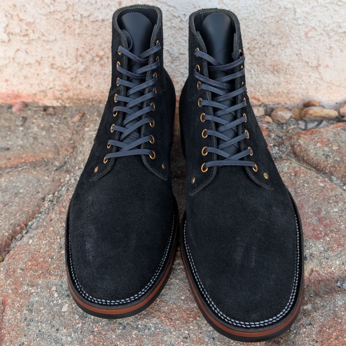 Photo by botasblancas on September 16, 2025 of the Østmo Type I in Seidel Black Oil Tan Roughout.