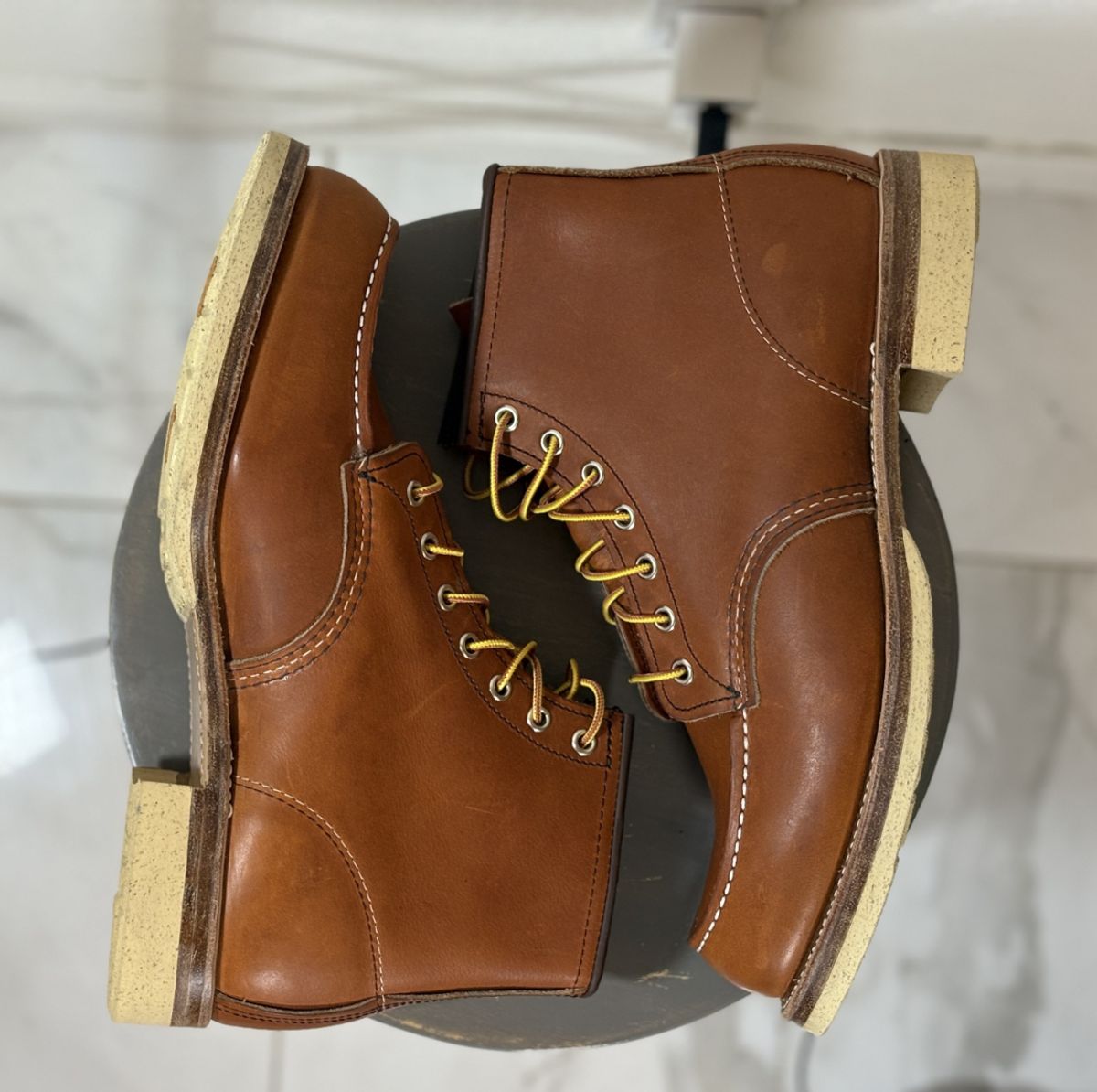 Photo by botasblancas on October 15, 2024 of the Red Wing 6-Inch Classic Moc in S.B. Foot Oro Legacy.