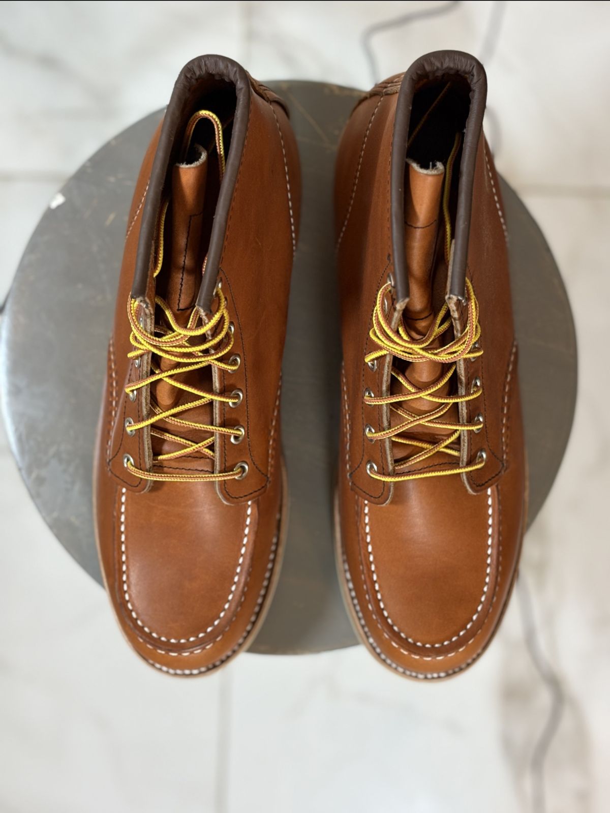 Photo by botasblancas on October 15, 2024 of the Red Wing 6-Inch Classic Moc in S.B. Foot Oro Legacy.