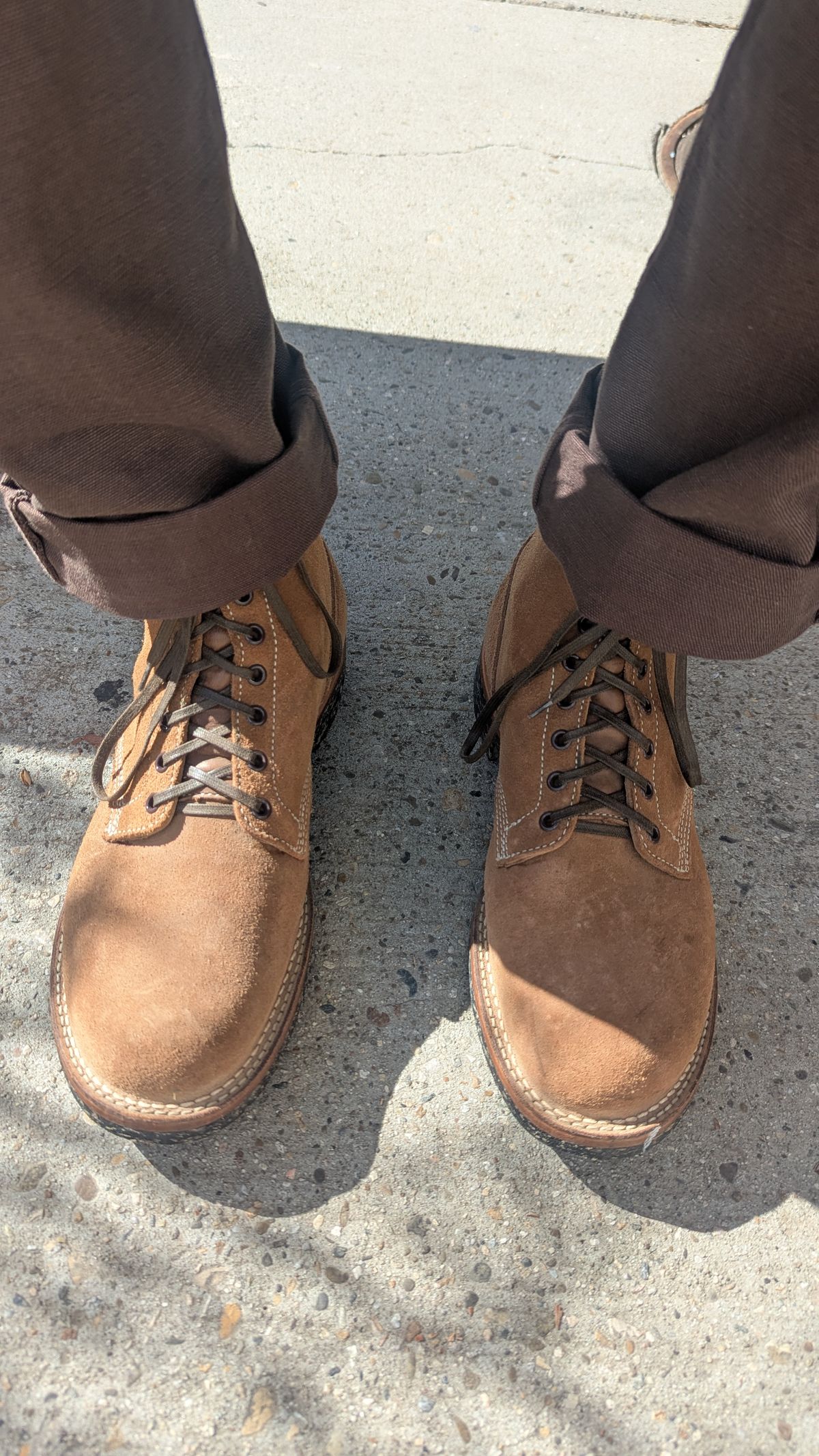 Photo by botasblancas on February 17, 2025 of the Viberg Boondocker in Horween Natural Chromexcel Roughout.
