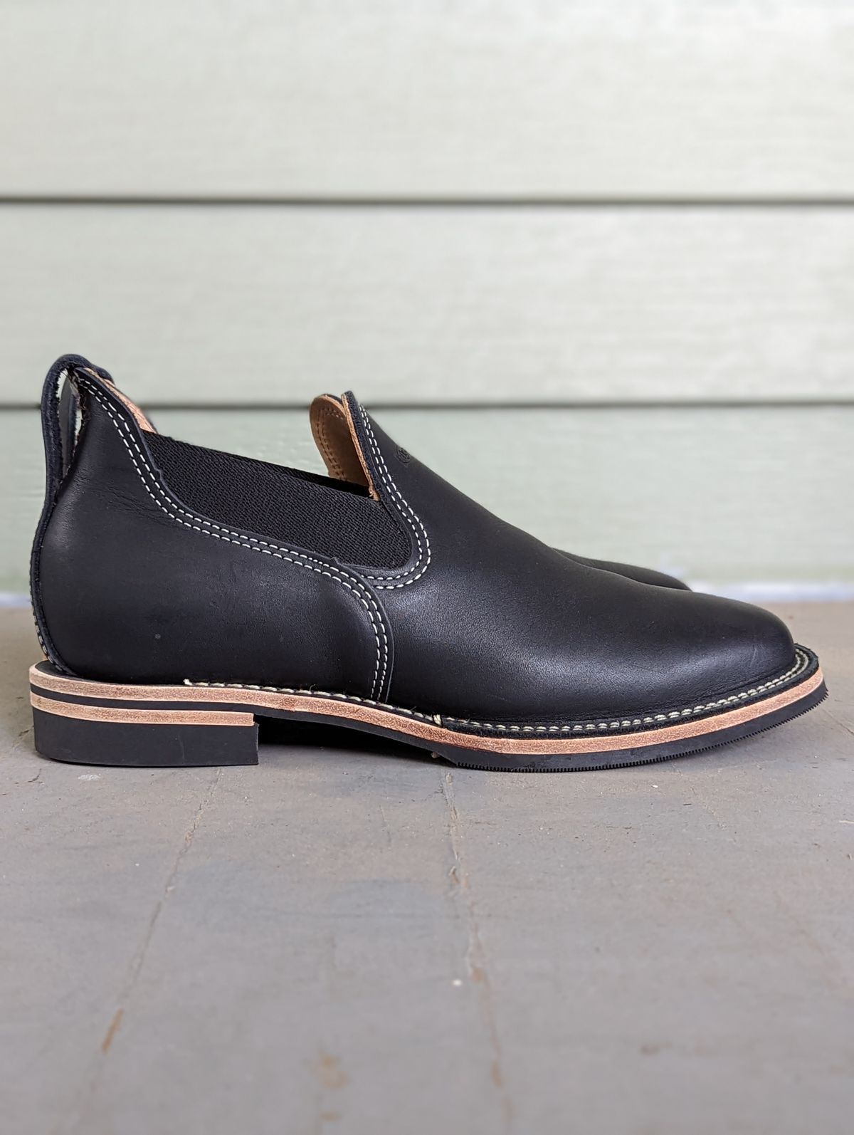 Photo by dreamboot on October 1, 2022 of the Wesco Romeo in Seidel Black Oil Tan.