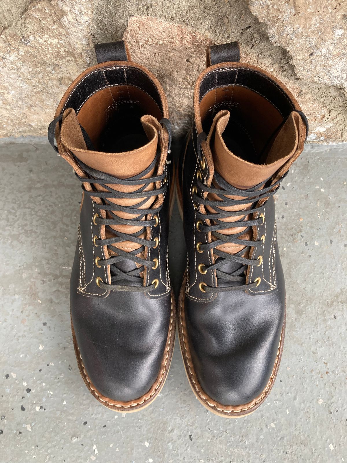 Photo by Drew on December 4, 2022 of the White's 350 Cruiser in Horween Black Waxed Flesh.