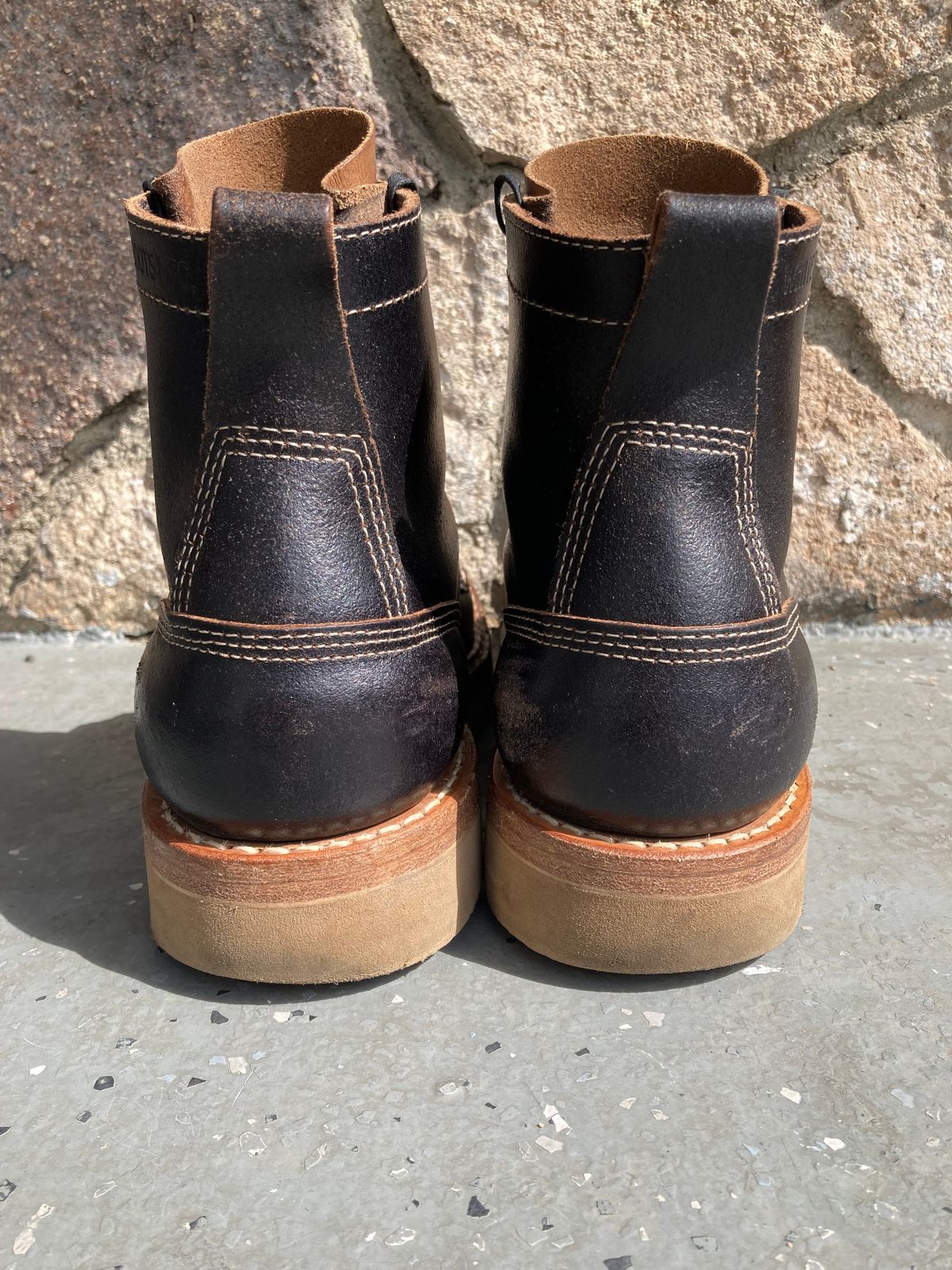 Photo by Drew on March 5, 2023 of the White's 350 Cruiser in Horween Black Waxed Flesh.