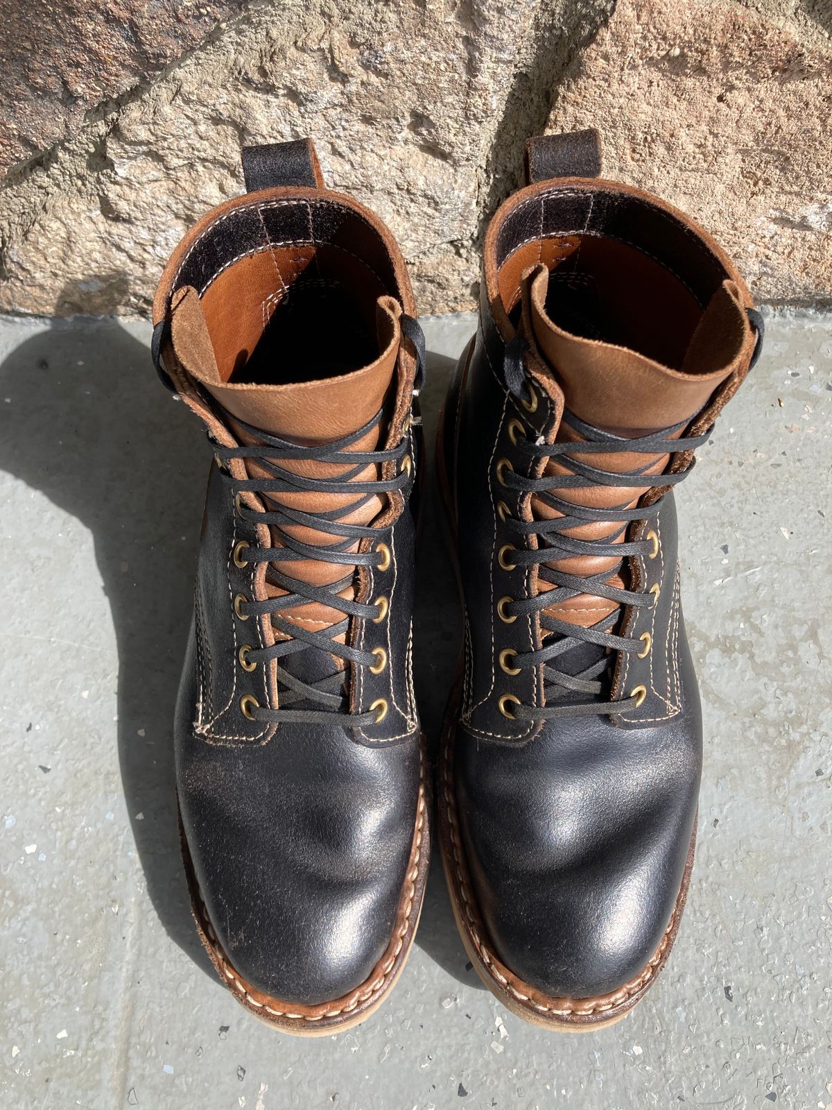 Photo by Drew on March 5, 2023 of the White's 350 Cruiser in Horween Black Waxed Flesh.