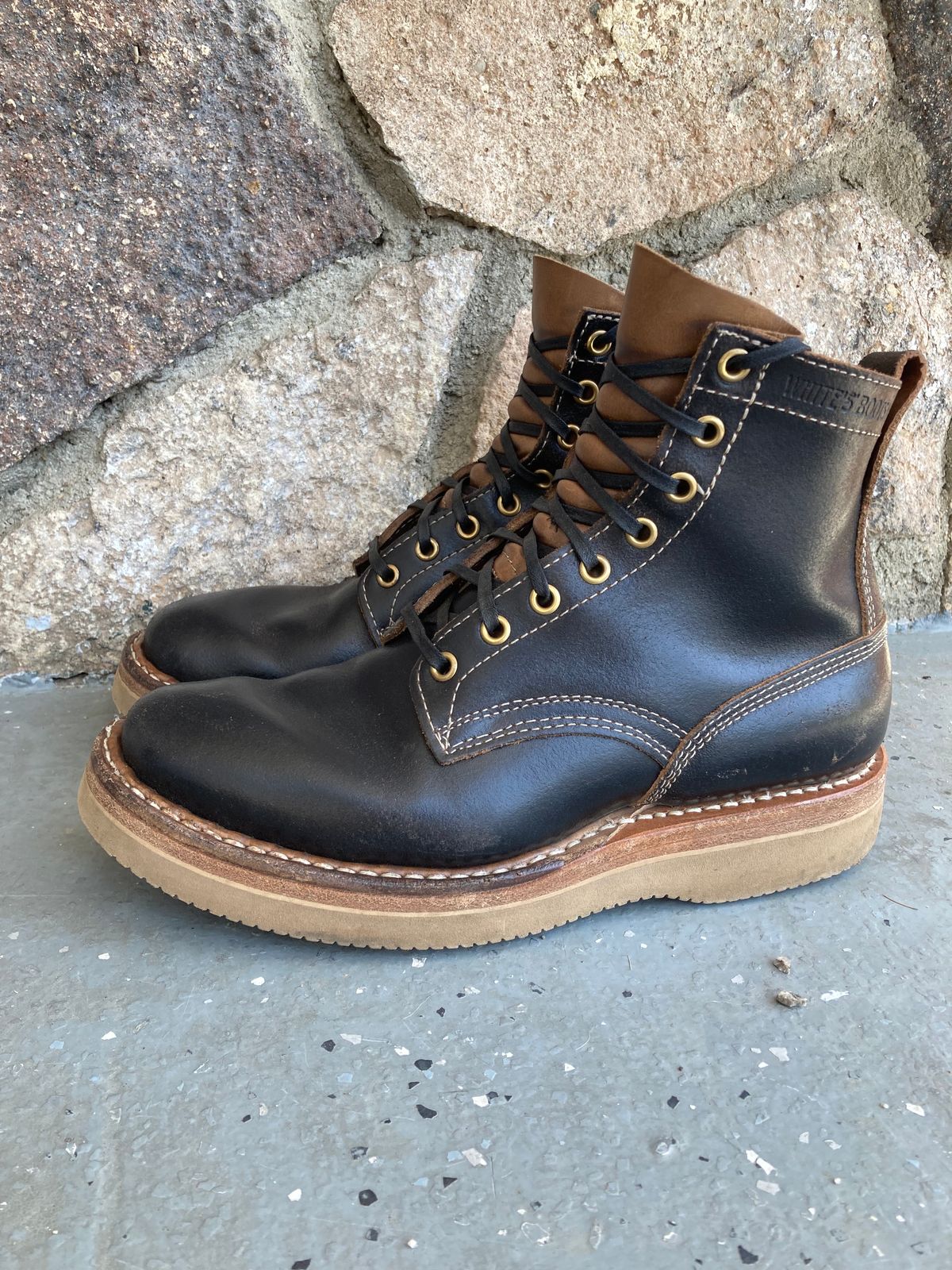Photo by Drew on April 6, 2023 of the White's 350 Cruiser in Horween Black Waxed Flesh.