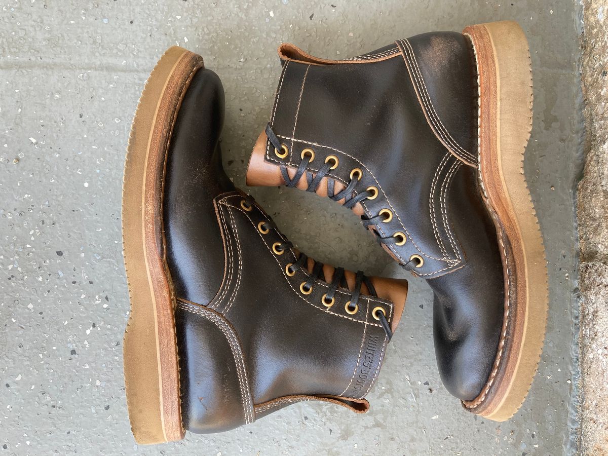 Photo by Drew on April 6, 2023 of the White's 350 Cruiser in Horween Black Waxed Flesh.
